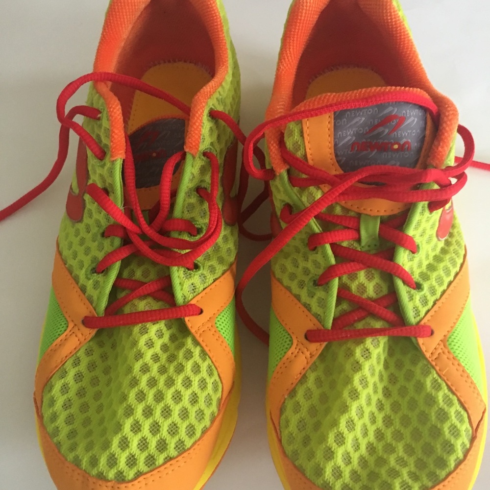 SIZE 11.5  MEN NEWTON RUNNING SHOE